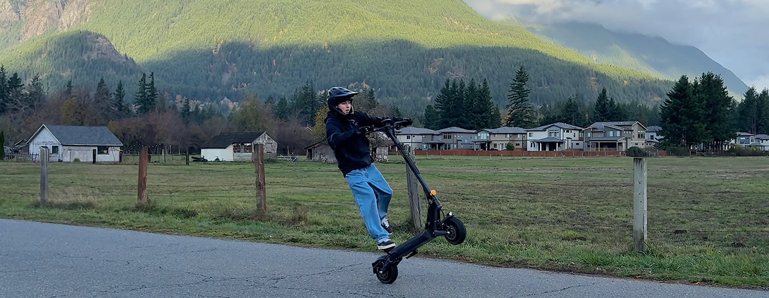 Why Is Ausom the Go-To Scooter for Outdoor Adventures?