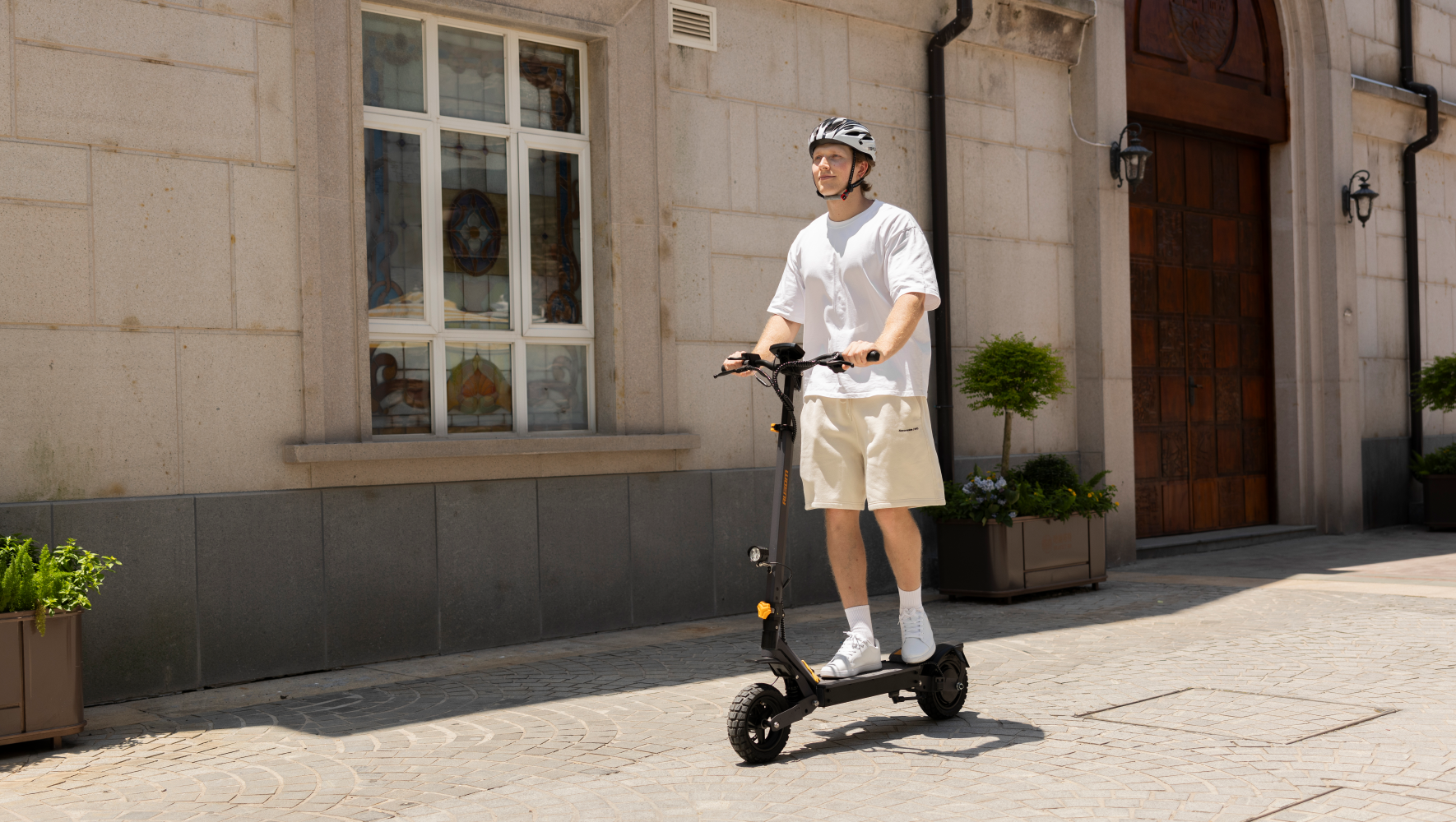 Ausom L1: Your Perfect Companion for Summer Rides