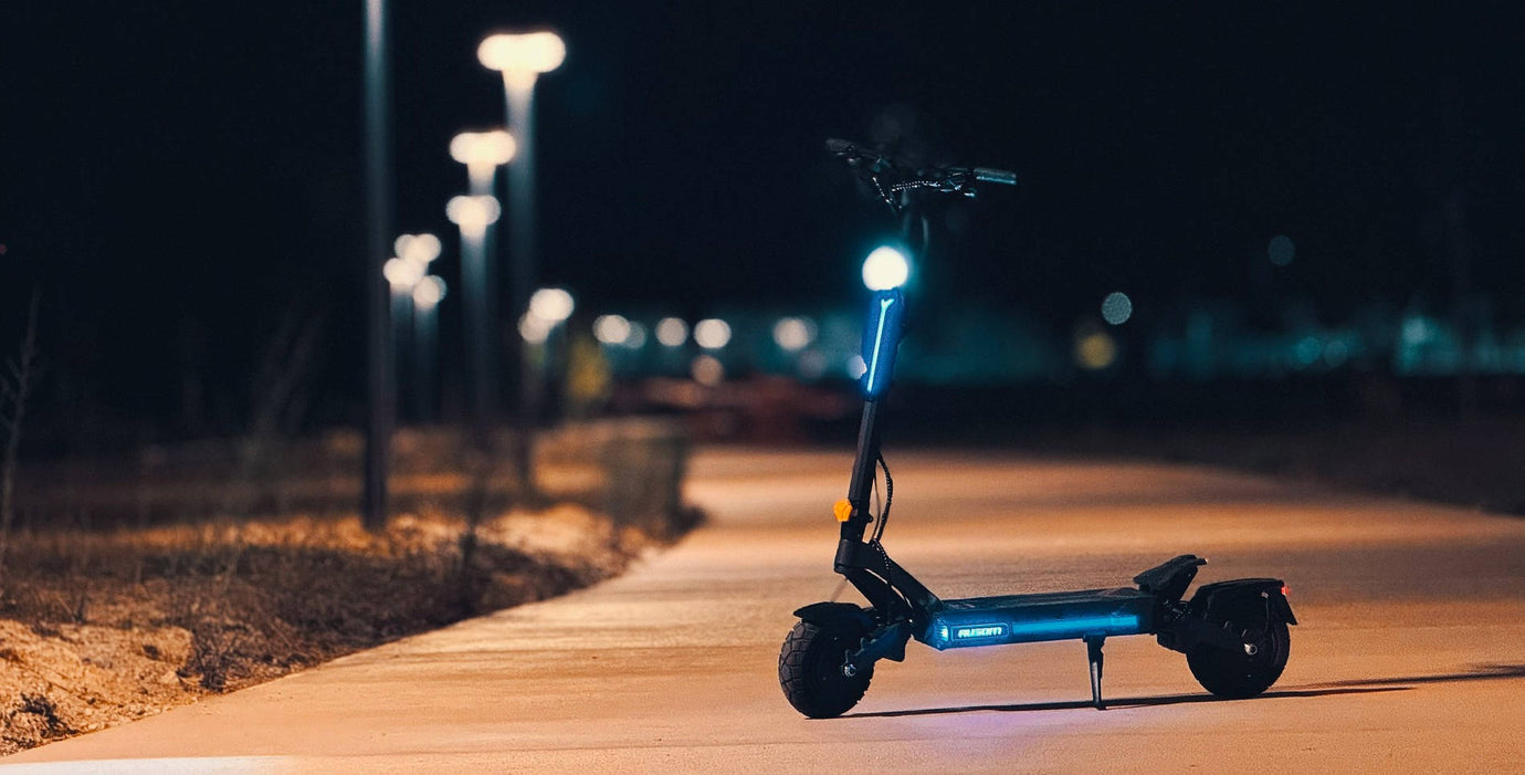 See and Be Seen: Ausom’s Lighting and Signal System for Safer Night Rides